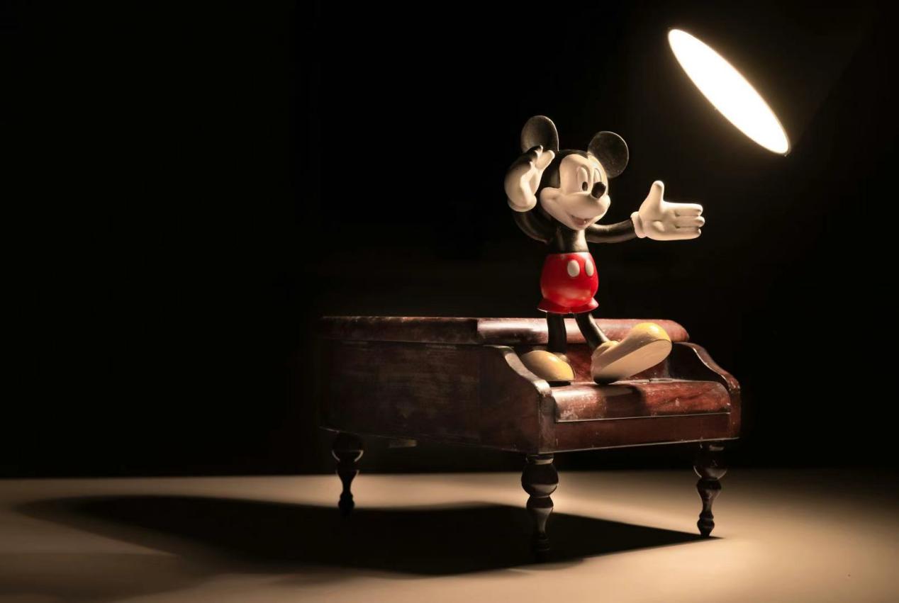 The Invisible Magic: How Disney’s Magic Bands Redefine Theme Park Experiences and Beyond