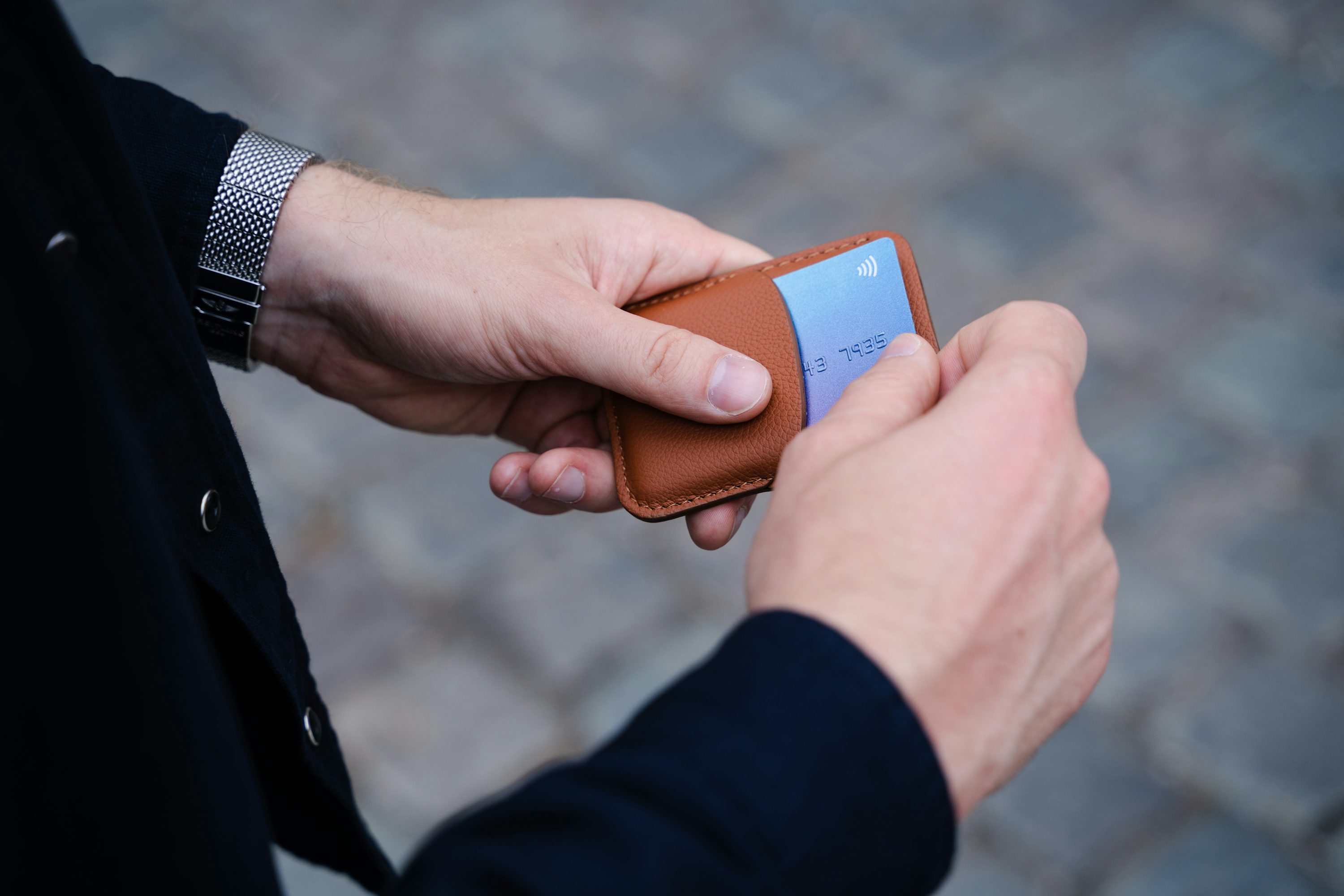 Small transaction: a buffer for financial market fluctuations